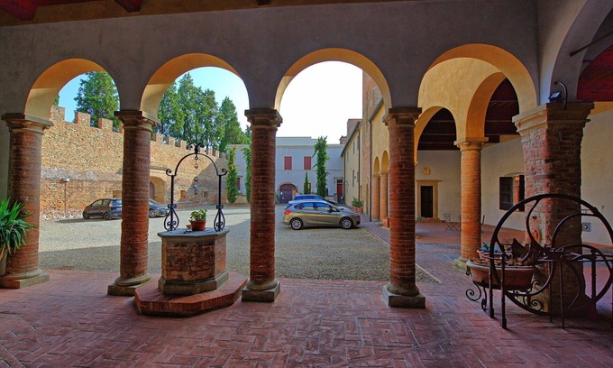 Certaldo Alto Apartment | Cosy apartment for 4 people with A/C, WIFI, TV, panoramic view and parking, close to San Gimignano
