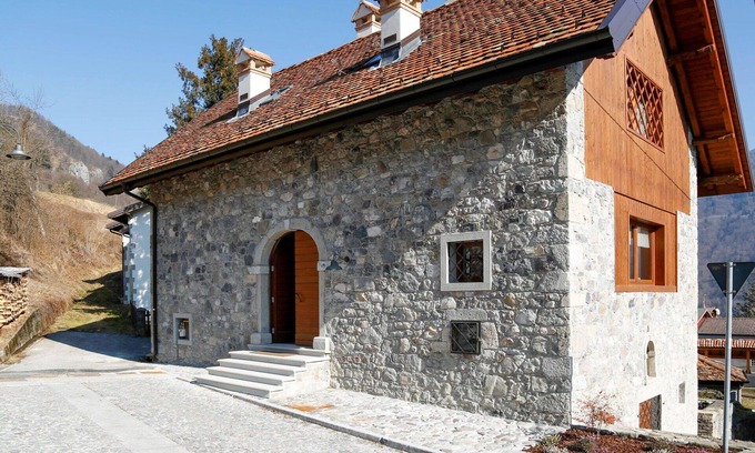 Raveo Apartment | Cosy apartment for 4 people with WIFI, TV, balcony and pets allowed