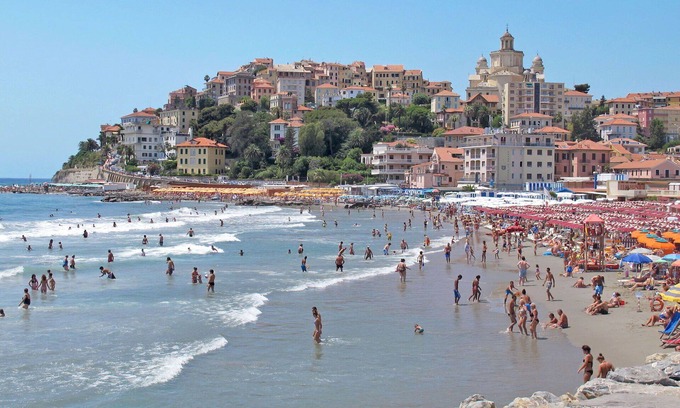 Oneglia Apartment | Cosy apartment for 5 people with A/C, WIFI, TV, terrace and parking