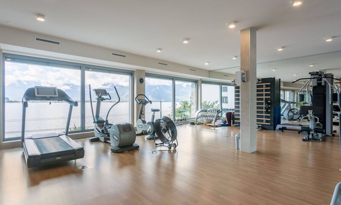 Montreux City Centre Apartment | Cosy apartment for 6 people with WIFI, pool, TV, balcony, panoramic view and parking
