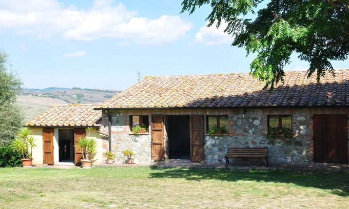 Il Poggio Apartment | Cosy apartment for 6 guests with pool, WIFI, TV, pets allowed and panoramic view