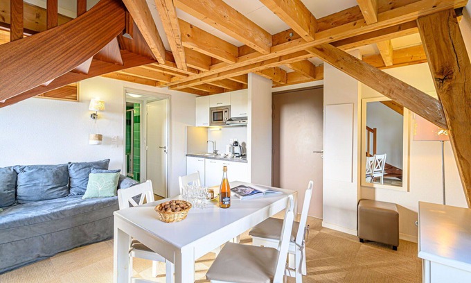 Baden Apartment | Cosy apartment for 6 guests with pool, WIFI, TV and panoramic view