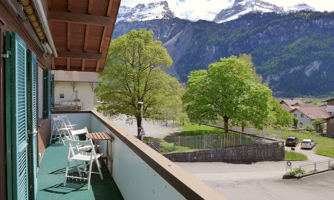 Brienz Apartment | Cosy apartment for 7 guests with WIFI, TV, terrace, panoramic view and parking