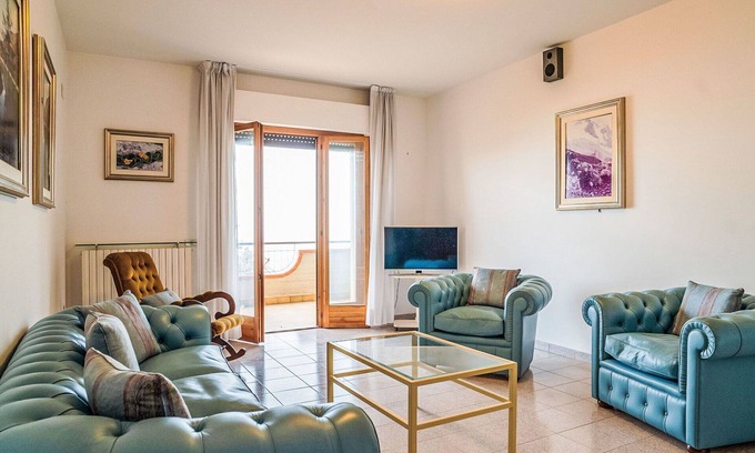 Silvi Apartment | Cosy apartment for 8 people with WIFI, patio and pets allowed
