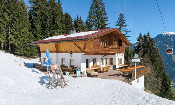 Emberg Apartment | Cosy apartment for 4 guests with WIFI, TV and terrace