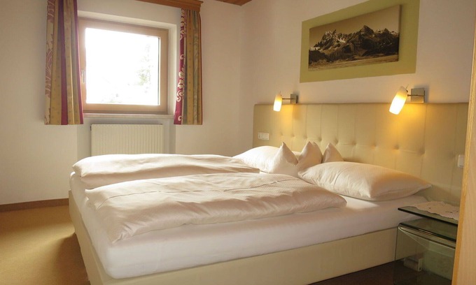 Sankt Anton am Arlberg Apartment | Cosy apartment for 4 people with WIFI, TV, balcony, pets allowed and parking