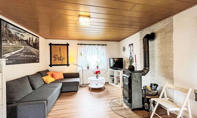 Quiddelbach Apartment | Cosy apartment for 7 guests with WIFI, TV and balcony