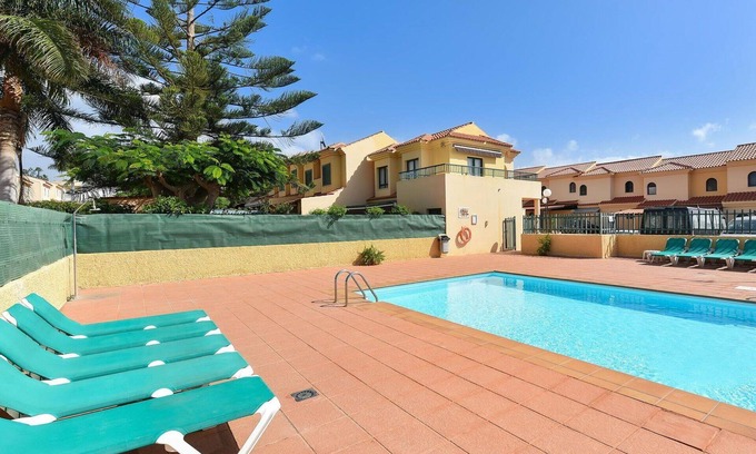 Sonnenland Apartment | Cosy apartment for 4 guests with pool, WIFI, TV, terrace and pets allowed