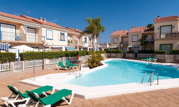 Pasito Blanco Apartment | Cosy apartment for 4 guests with WIFI, A/C, pool, TV, patio and parking