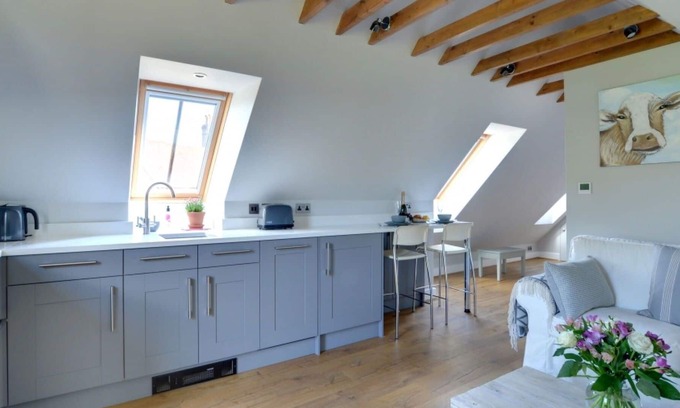 Langton Green Apartment | Cosy apartment for 2 guests with WIFI, TV, panoramic view and parking