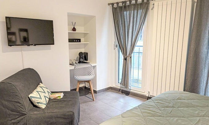 Lavena Ponte Tresa Apartment | Cosy apartment for 3 people with TV, balcony, pets allowed and parking
