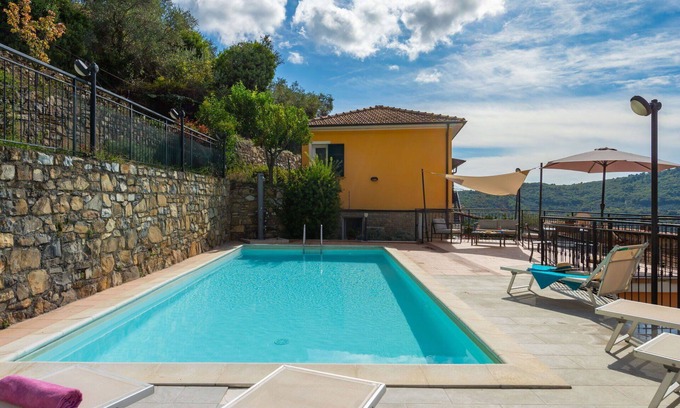 Pietrabruna Apartment | Cosy apartment for 6 people with pool, WIFI, TV, patio and panoramic view