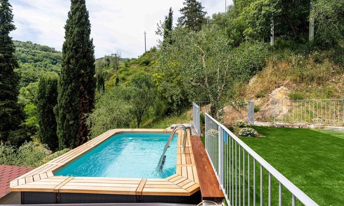 Pontedassio Apartment | Cosy apartment for 6 people with pool, WIFI, patio, pets allowed and parking