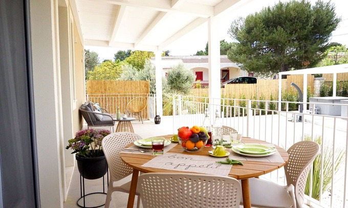 Laureto Villa | Cosy apartment in villa for 4 people with hot tub, A/C, WIFI, TV and veranda, close to Alberobello