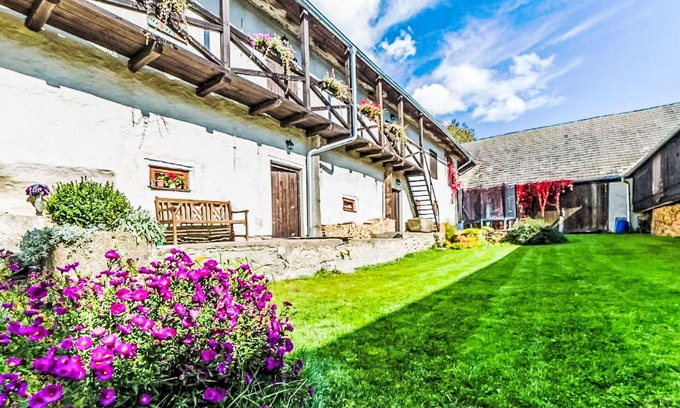 Horni Plana Villa | Cosy apartment in villa for 4 people with pool, WIFI, TV, pets allowed and parking