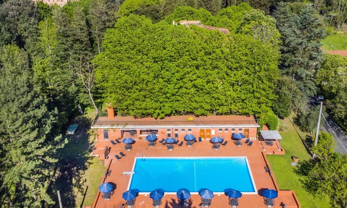 San Vivaldo Villa | Cosy apartment in villa for 8 guests with WIFI, pool, TV, terrace and pets allowed