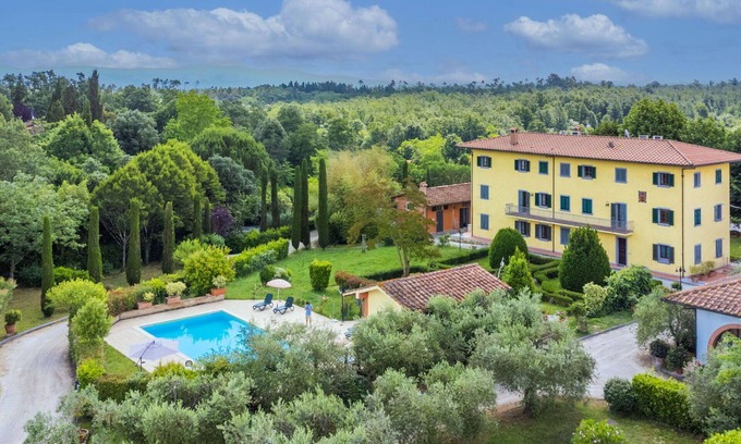 Fucecchio Villa | Cosy apartment in villa with hot tub, WIFI, A/C, private pool, TV and pets allowed