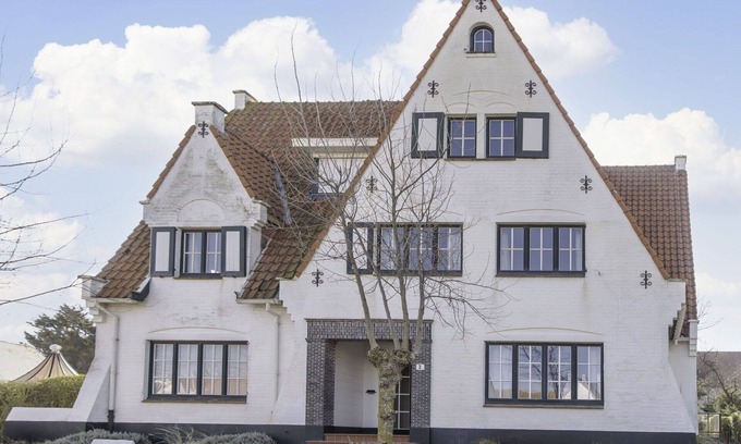 De Haan Villa | Cosy apartment in villa for 6 guests with WIFI, TV, balcony and pets allowed