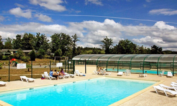 Beynat House | Cosy apartment in villa for 6 guests with pool, WIFI, TV, terrace, pets allowed and parking