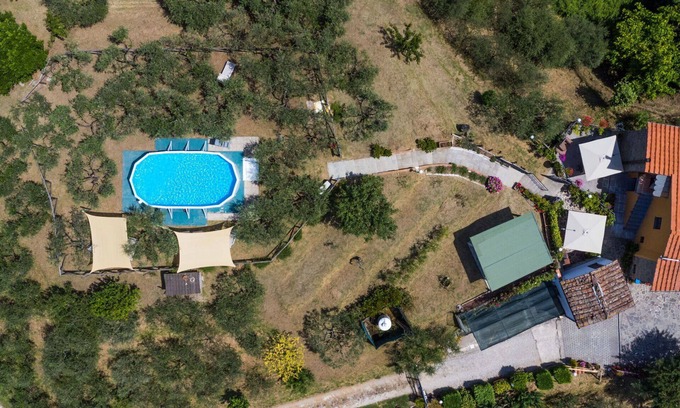 Pescia House | Cosy apartment in villa for 6 guests with WIFI, pool, TV and terrace