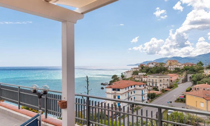 Villammare Apartment | Cosy Apartment in Villammare with Sea view