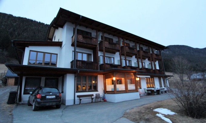 Neusach Apartment | Cosy Apartment in Weissensee near Ski Lift