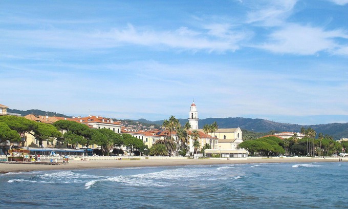 Diano Castello Apartment | Cosy apartment for 6 people with pool, WIFI, TV, terrace and pets allowed