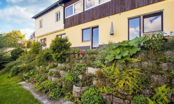 Goessweinstein Apartment | Cosy apartment with terrace and garden access in a quiet wooded area