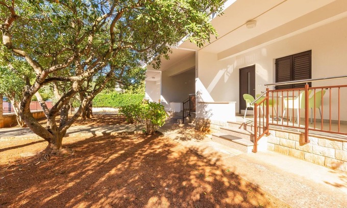 Mali Maj Apartment | Cosy apartment with garden view near the beach