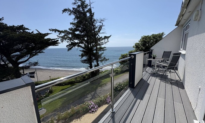 Seaton Apartment | Cosy Apartment with Private Balcony & Fantastic Sea Views