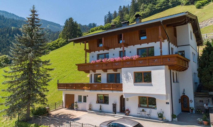 Schwendau Apartment | Cosy apartment with ski storage