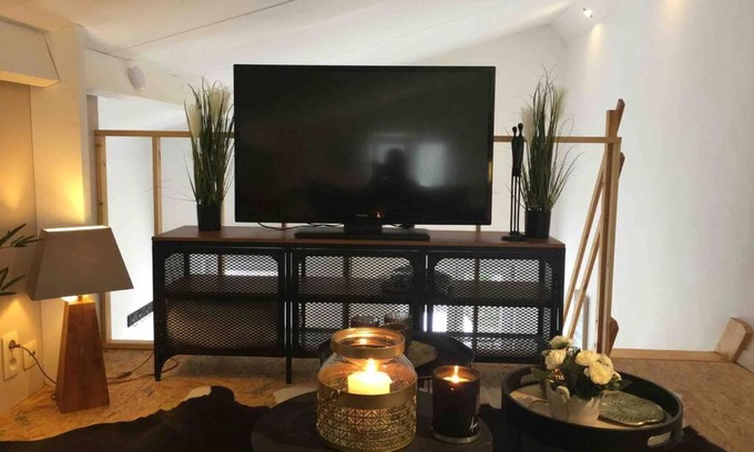 Houx Apartment | Cosy appartement ,Dinant, Abbaye de Maredsous
