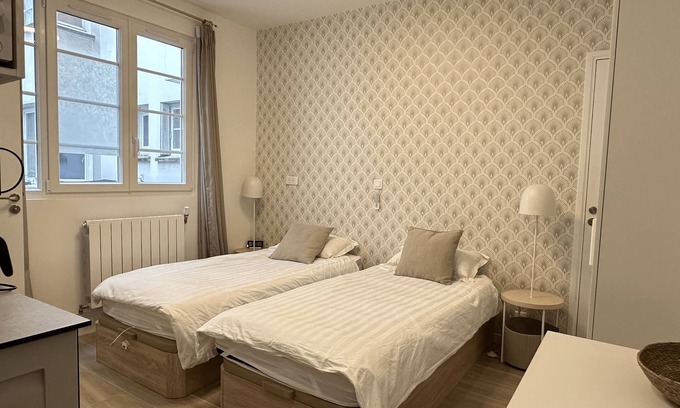 Paris City Center Apartment | Cosy APT with elevator 3 mins to Musee Louvre