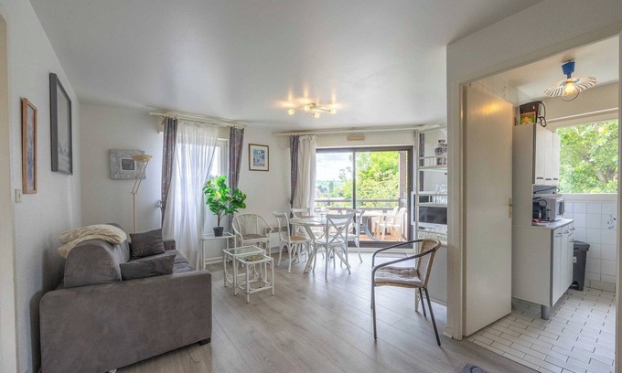 Tourgeville Apartment | Cosy apt with parking & balcony - 4P - Deauville