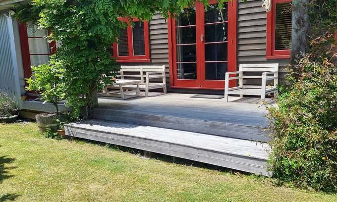 Haast House | Cosy Bach, minutes to Neil's Beach, Jacksons Bay, with lots of adventures.