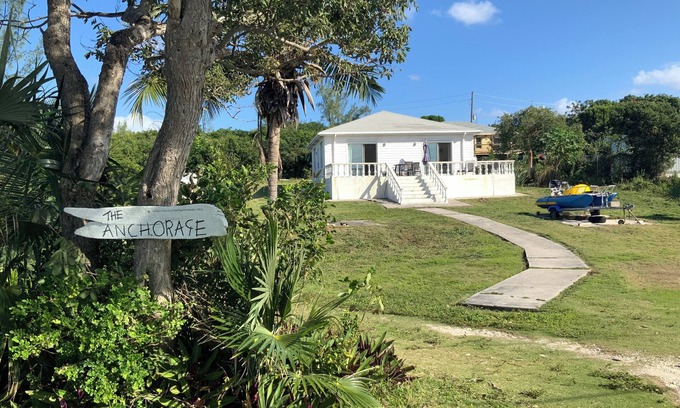 Rainbow Bay Cottage | Cosy beach cottage, centrally located and steps away from Rainbow Bay Beach