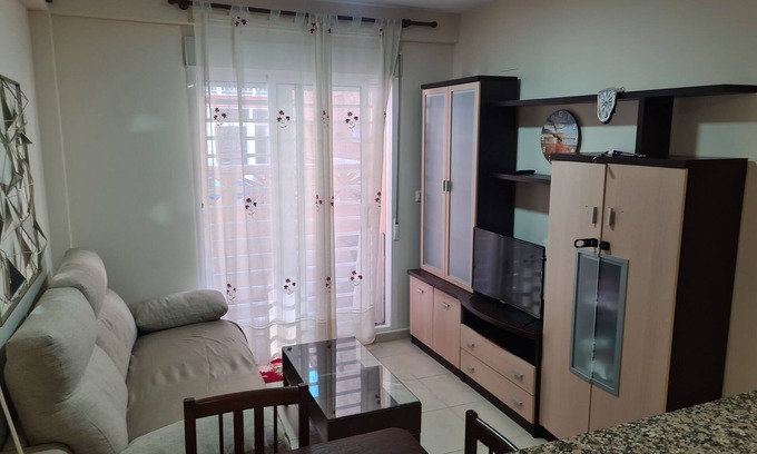 Miramar Apartment | Cosy beach flat (ground floor) with terrace, AC, Heating and fast WiFi