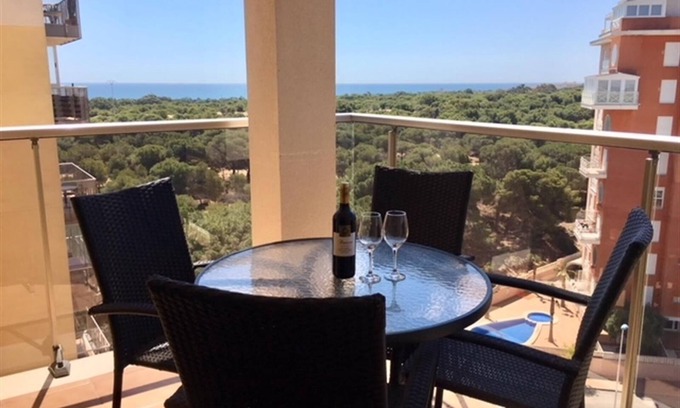 Guardamar del Segura Apartment | Cosy Bright & Neat Apartment with Sea View, Shared Pool & Wi-Fi