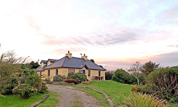 Connemara Cottage | Cosy cottage 5 min drive from Roundstone