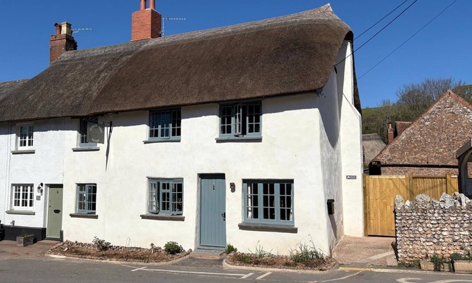 Otterton Cottage | cosy cottage close to beach