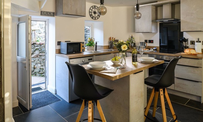Dolgellau Cottage | Cosy cottage for two, dog friendly with log burner