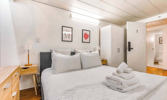 Newton Apartment | Cosy doubleroom in the heart of KRoad Zodiak Stays