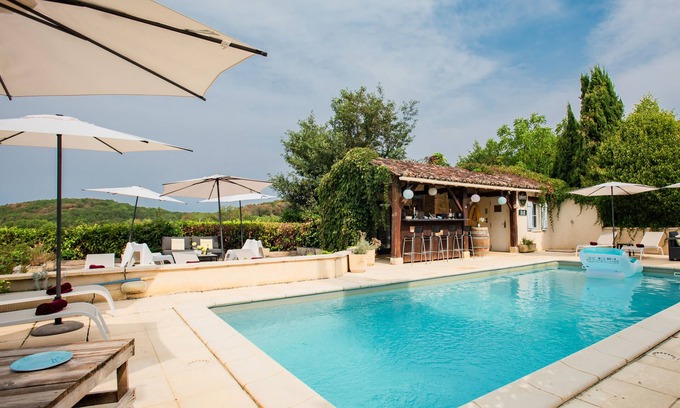 Degagnac House | Cosy family home with a shared pool