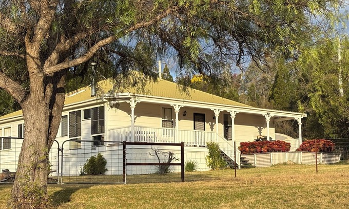 Wyberba House | Cosy Family Retreat in the heart of the Granite Belt!