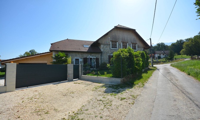 Alby-sur-Cheran House | Cosy gîte near lakes Annecy and Le Bourget