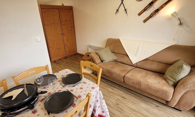 Saint-Etienne-en-Devoluy Apartment | Cosy gentian chalet T2 Dévoluy label
