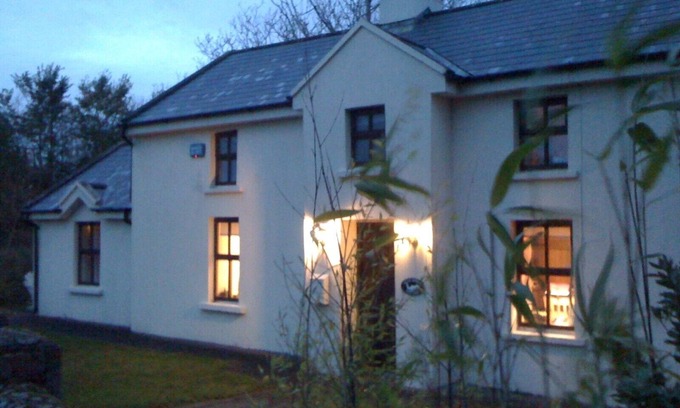 Baldwinstown Cottage | Cosy holiday cottage with garden nr beach Wi-Fi fire pit ,pet family friendly