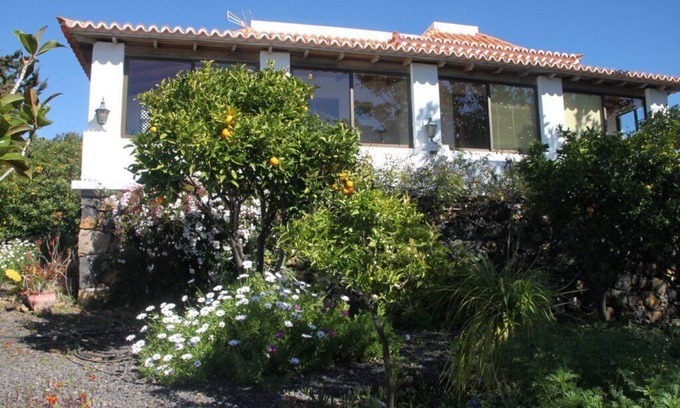 El Paso House | Cosy holiday home in a beautiful garden - west side - central - quiet