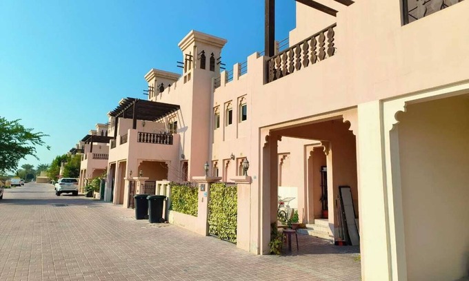 Al Hamra Village House | Cosy Home walking distance to the mall, cinema, bars and much more