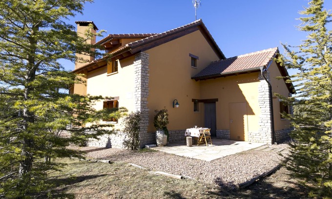 Alcala de la Selva House | Cosy house for 4 pax at the foot of the ski slopes